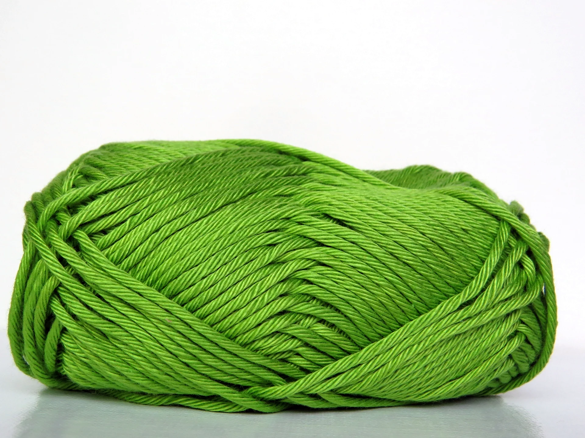 Зеленые нитки для вязания