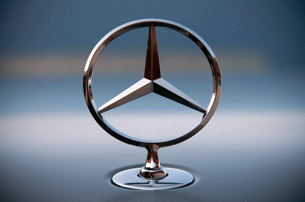 Знак Mercedes-BenzМерседес-Бенц